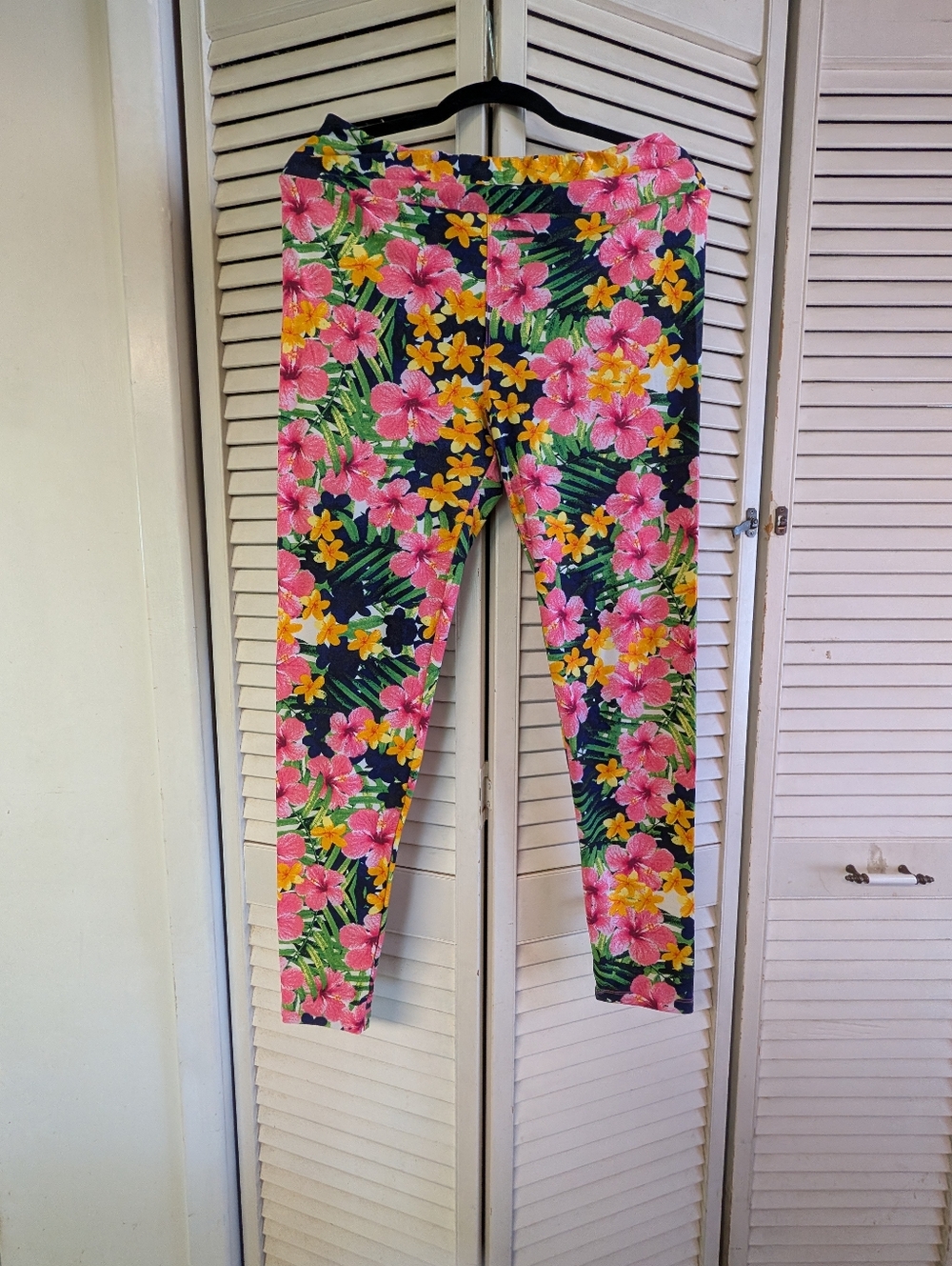 LuLaRoe Tall & Curvy Floral Leggings - Pink, Yellow & Green
